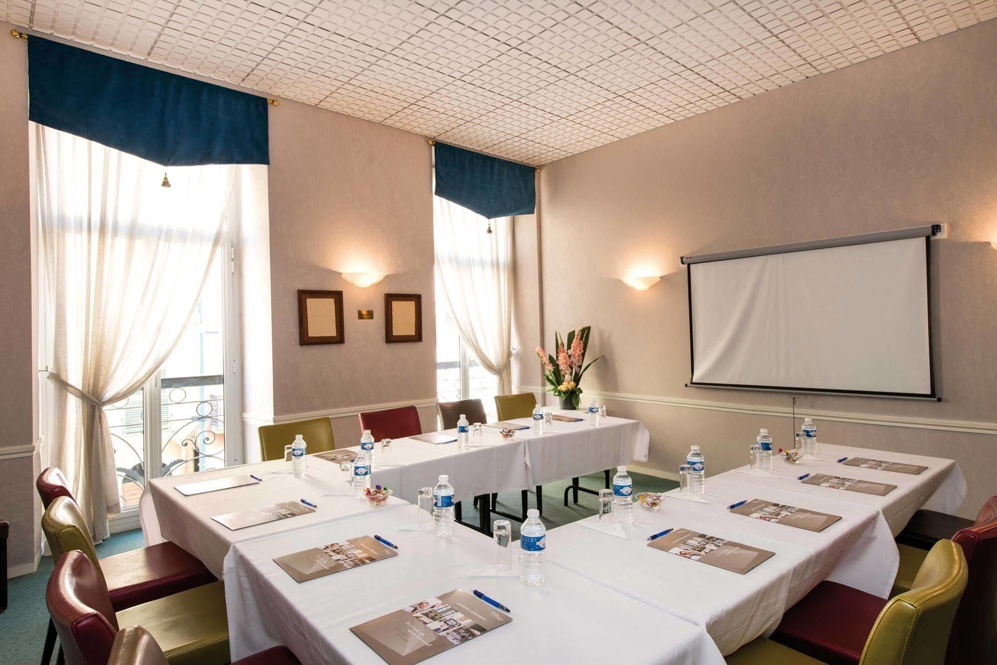 Bleues Royal Westminster Hotel